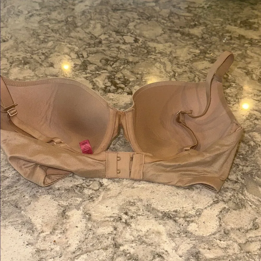 💗 Betsey Johnson Intimates Nude Underwire Bra – Size 32B